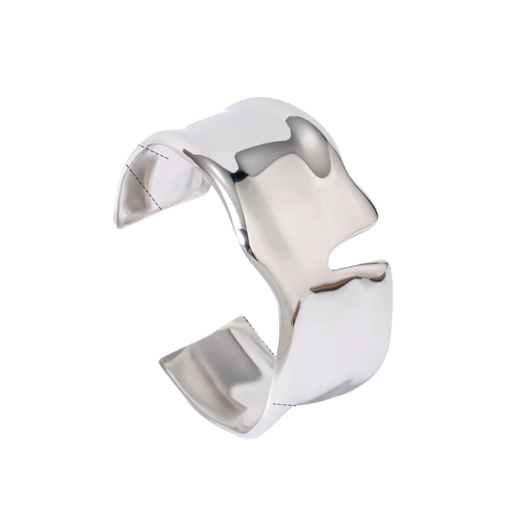 Me The Label Molten V Bracelet in Gold or Silver