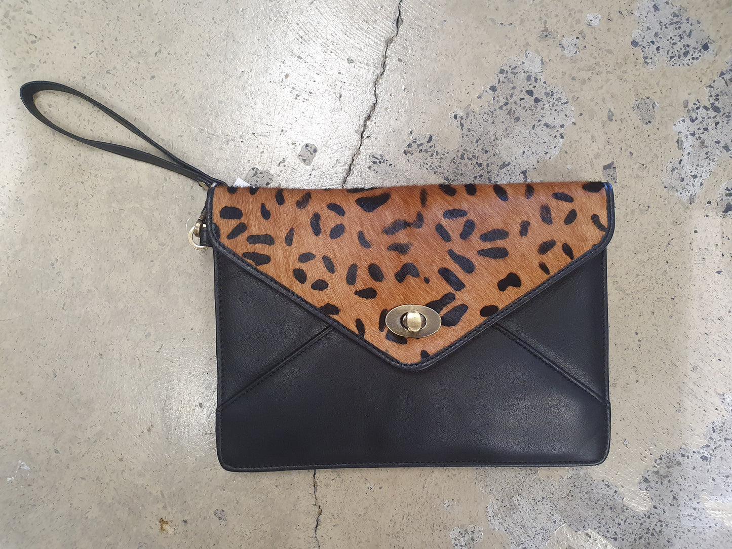 The Design Edge Envelope Cowhide Clutch – Vienna