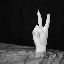 Little Global Victory Candle Hand Black