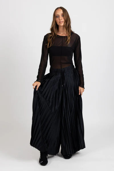 Federation Jagger Top in Black or White