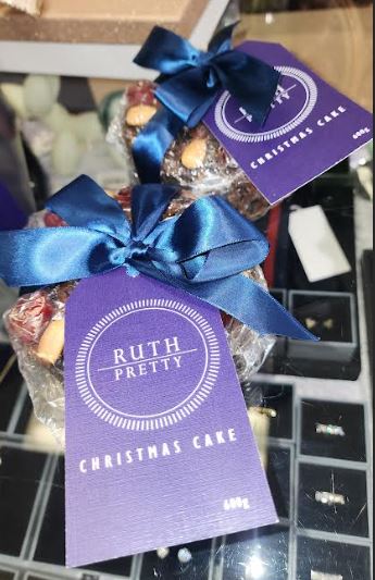 Ruth Pretty Christmas Cakes 600g