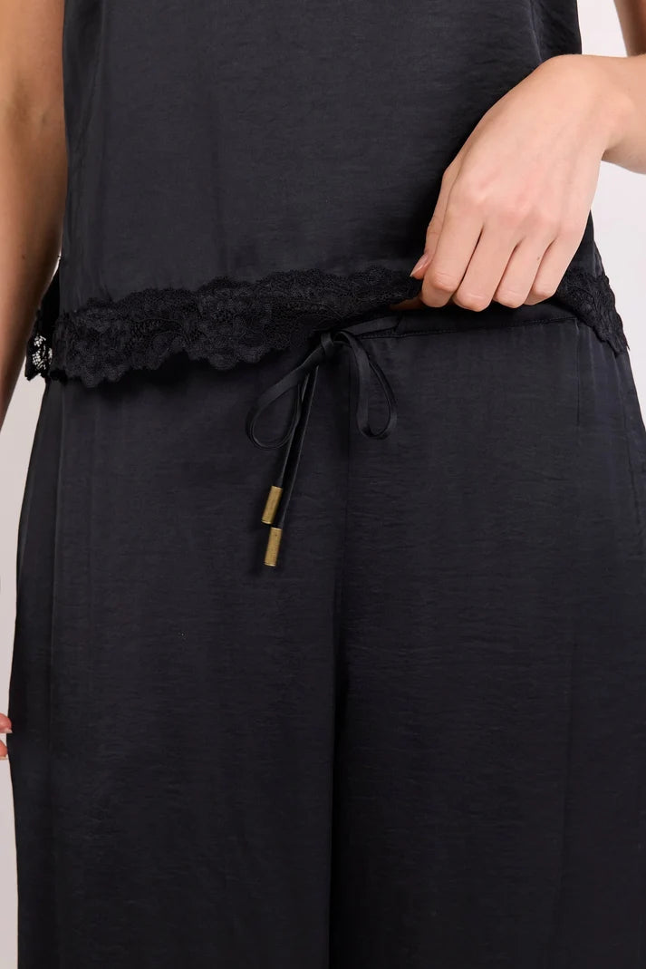 Stories Be Told Fluidity Black Balloon Pull on Pants