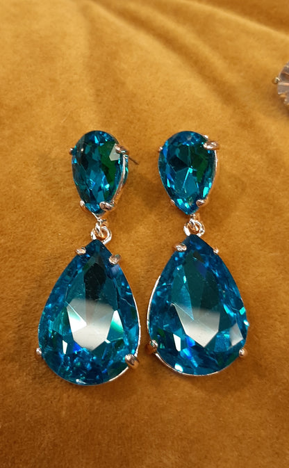 Sisters Matter - Crystal drop earrings