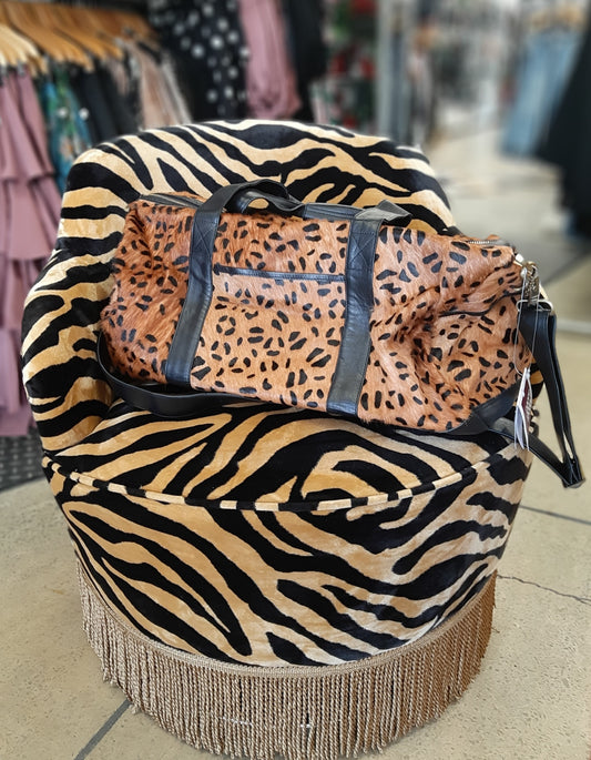 The Design Edge - Overnight/Weekender Leopard Print Bag