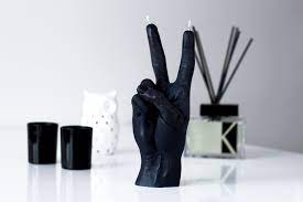 Little Global Victory Candle Hand Black